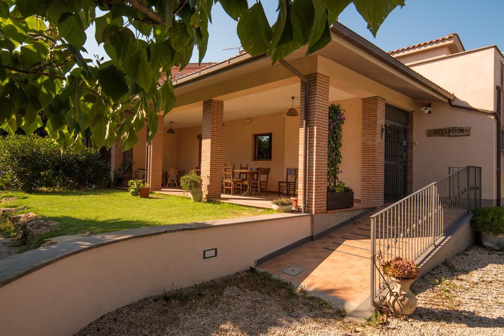 B&B Corte Degli Struzzi Pescia Romana Kültér fotó